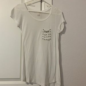Studded pocket, blouse/ t shirt